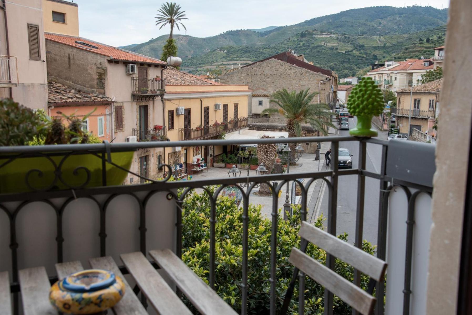 The Palace B&B And Apartments Santo Stefano di Camastra Exterior photo