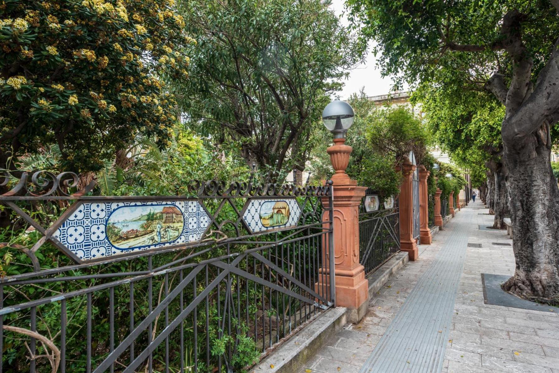 The Palace B&B And Apartments Santo Stefano di Camastra Exterior photo
